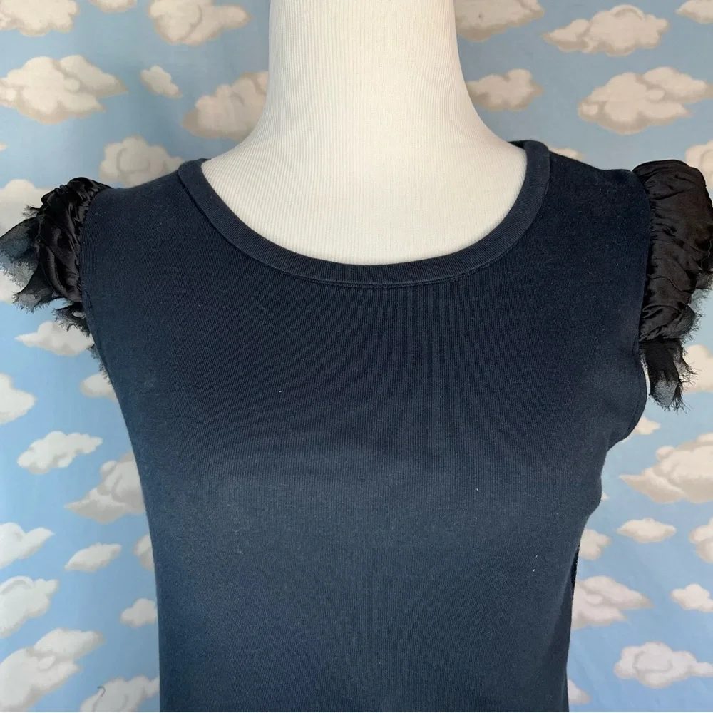 Alice + Olivia sleeveless fitted top with ruffled shoulders Black Size XS - Picture 2 of 8